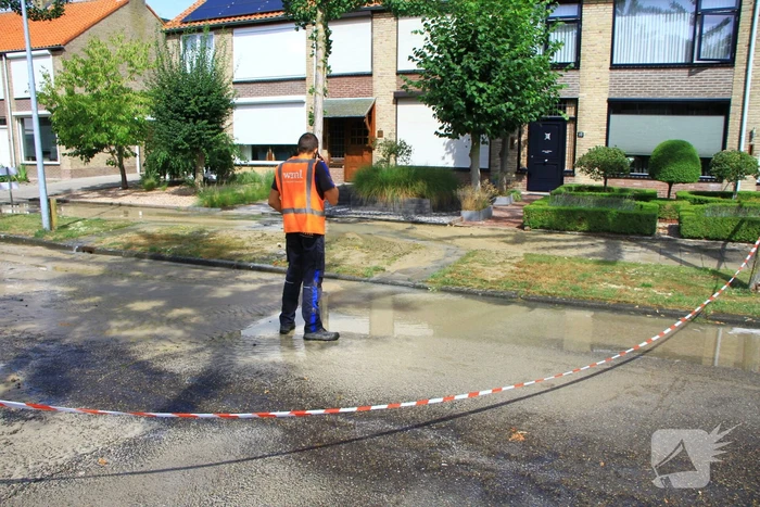 Gesprongen waterleiding zorgt voor waterballet