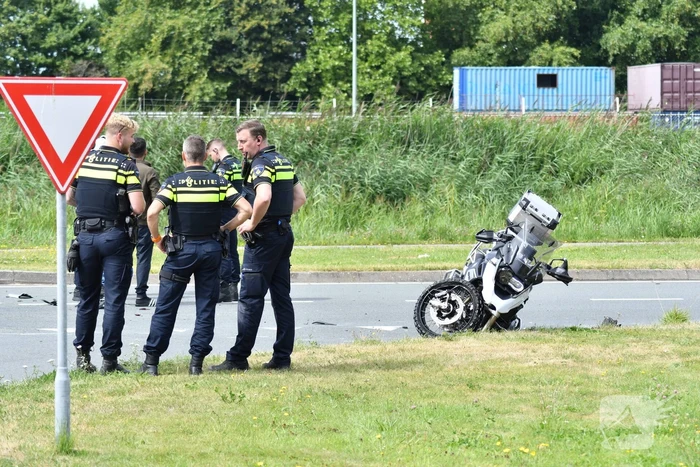Motor in de kreukels bij verkeersongeval