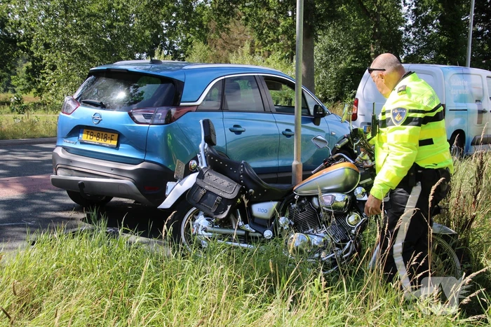 Motorrijder gewond bij botsing met auto