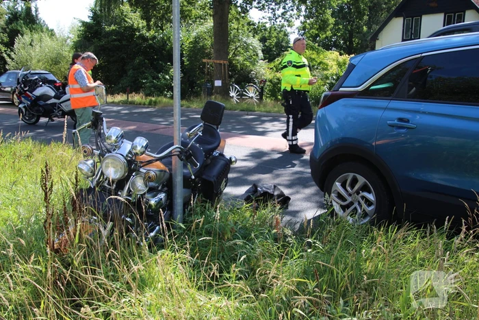 Motorrijder gewond bij botsing met auto