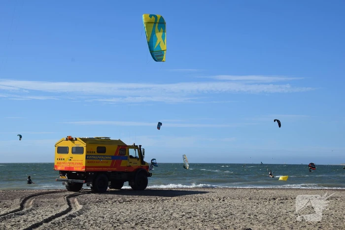 Surfers in problemen geraakt op zee