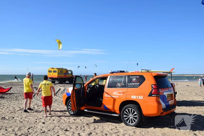 Surfers in problemen geraakt op zee