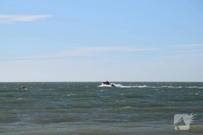 Surfers in problemen geraakt op zee