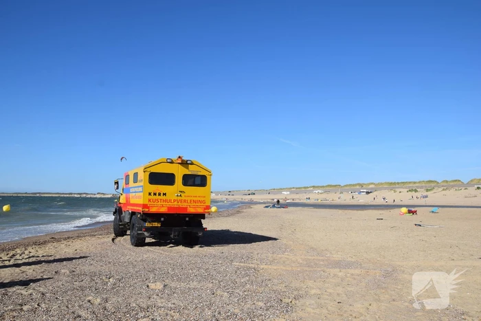 Surfers in problemen geraakt op zee