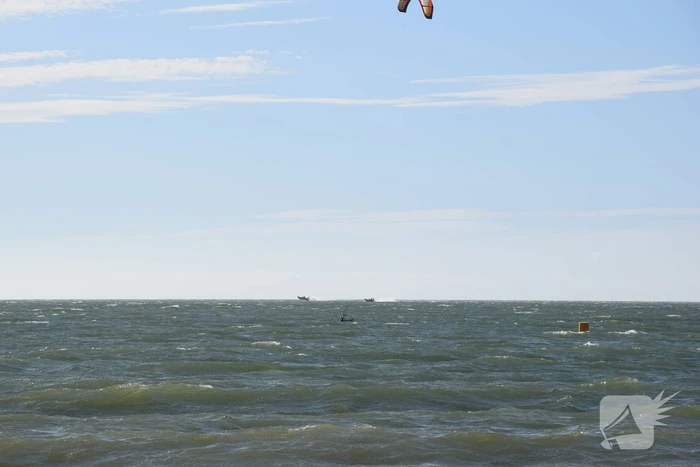 Surfers in problemen geraakt op zee