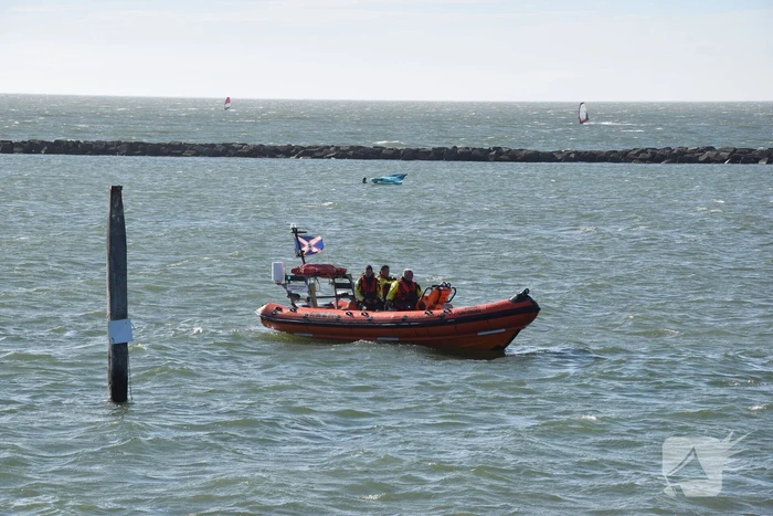 Surfers in problemen geraakt op zee