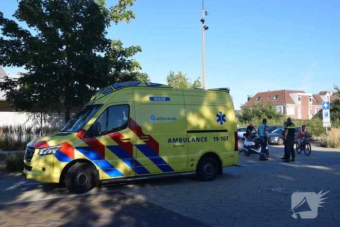 Scooterrijdster gaat hard onderuit