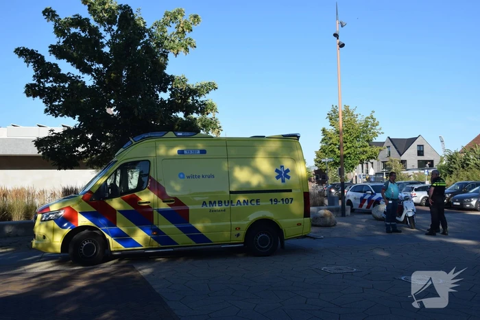 Scooterrijdster gaat hard onderuit
