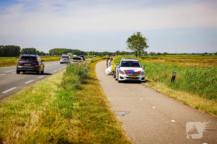 Vrouw op brommer gewond bij ongeval