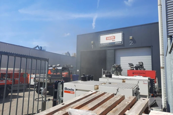 Brand in loods van verhuurbedrijf Abird
