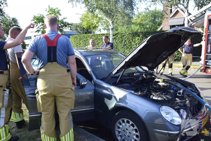 Lastige brand in personenauto