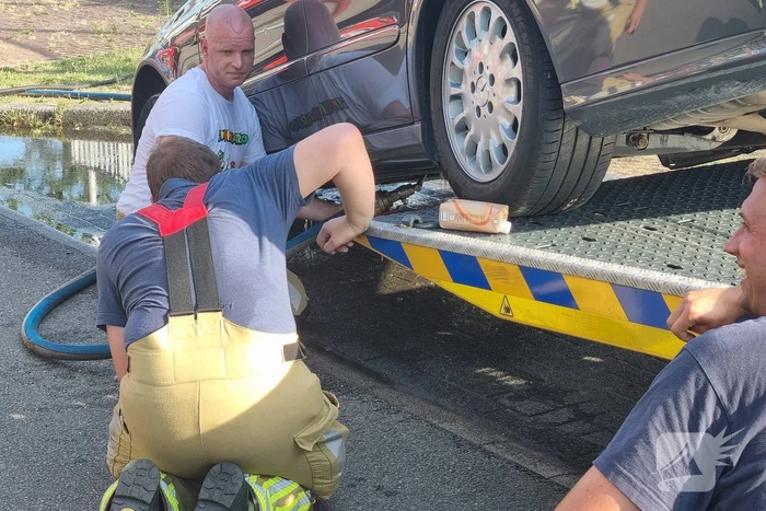 Lastige brand in personenauto