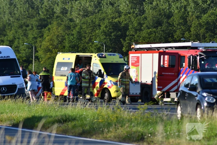 Gewonde nadat auto bocht mist op snelweg