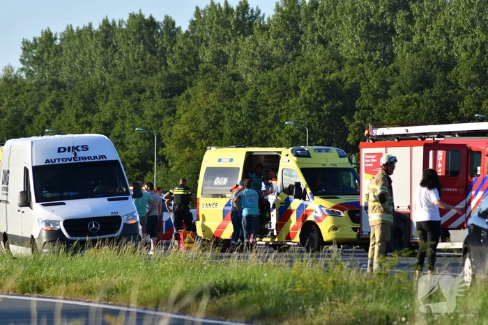 Gewonde nadat auto bocht mist op snelweg