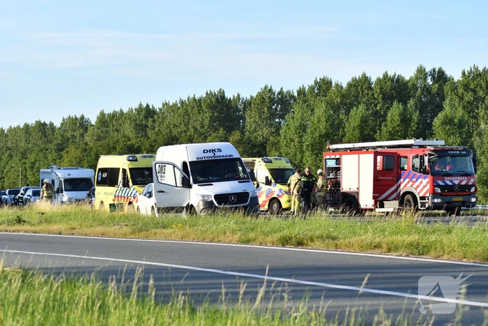 Gewonde nadat auto bocht mist op snelweg