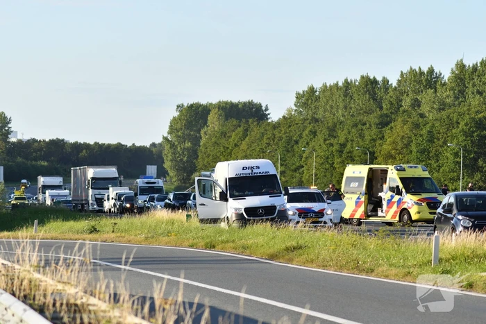 Gewonde nadat auto bocht mist op snelweg