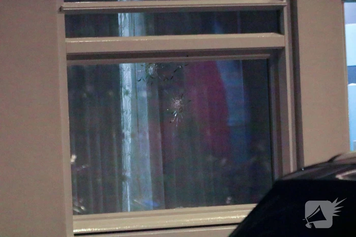 Twee mannen op de vlucht na schietpartij op woning