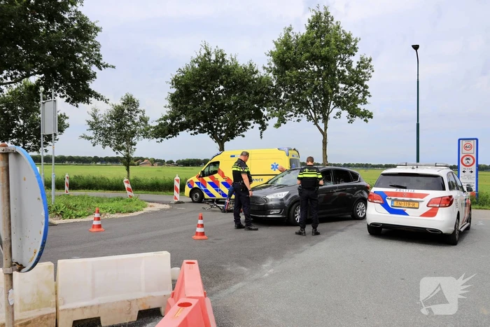 Fietser gewond bij botsing met personenauto