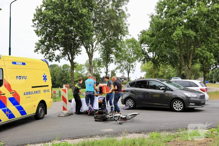 Fietser gewond bij botsing met personenauto