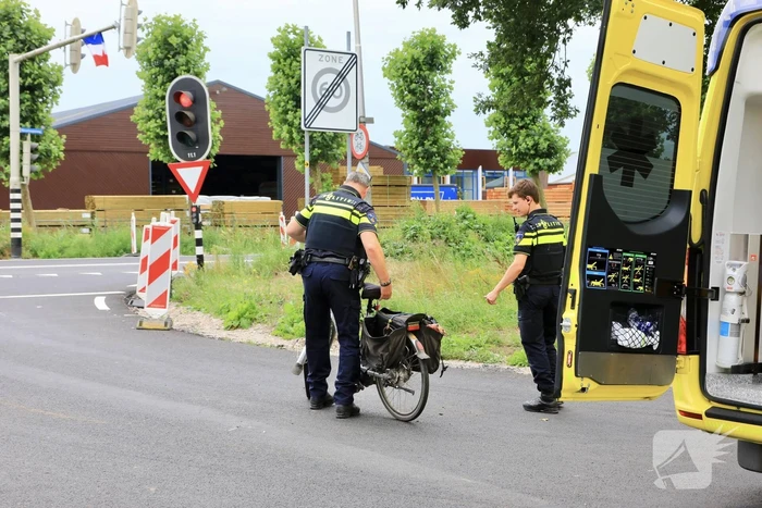 Fietser gewond bij botsing met personenauto