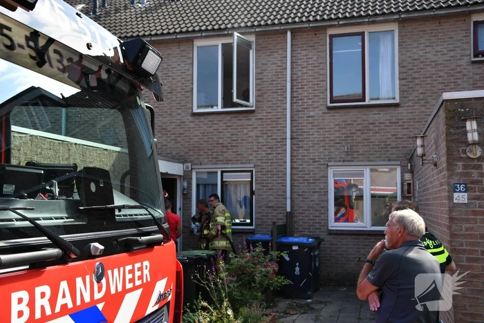 Tussenwoning vol rook door vergeten pan op fornuis