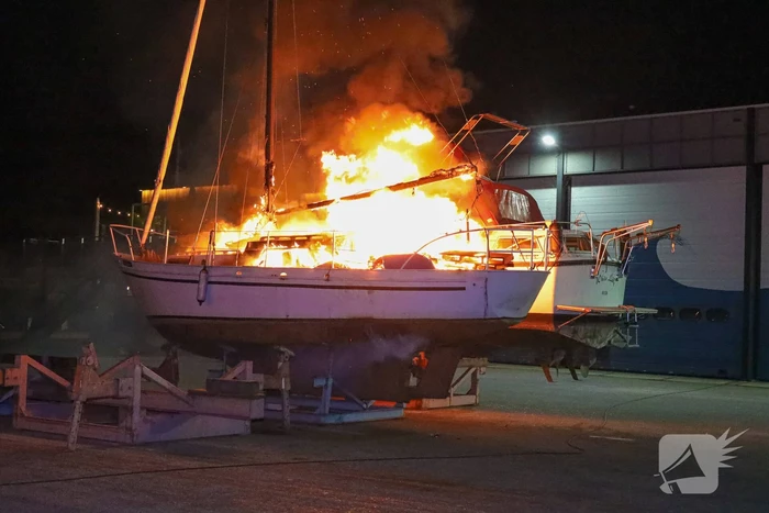 Wederom brand in boot bij jachthaven 't Huizerhoofd