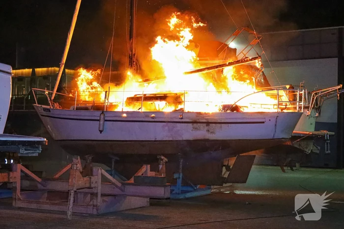 Wederom brand in boot bij jachthaven 't Huizerhoofd