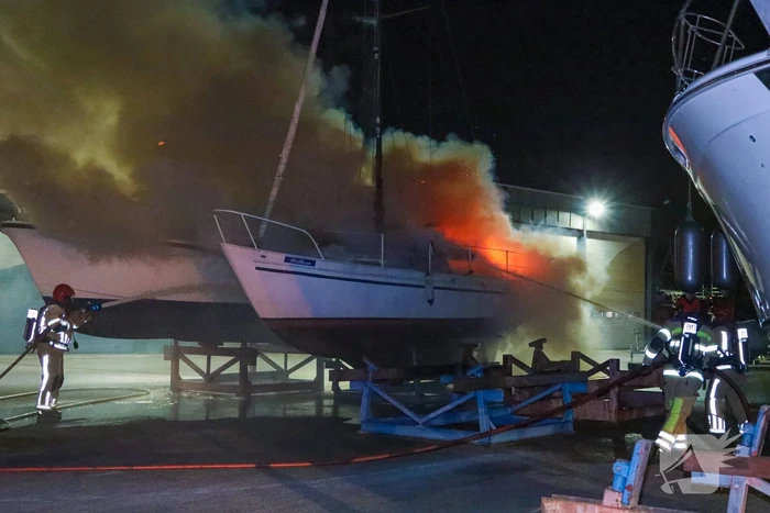 Wederom brand in boot bij jachthaven 't Huizerhoofd