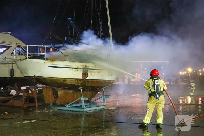 Wederom brand in boot bij jachthaven 't Huizerhoofd