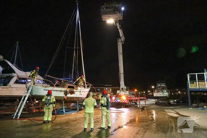 Wederom brand in boot bij jachthaven 't Huizerhoofd
