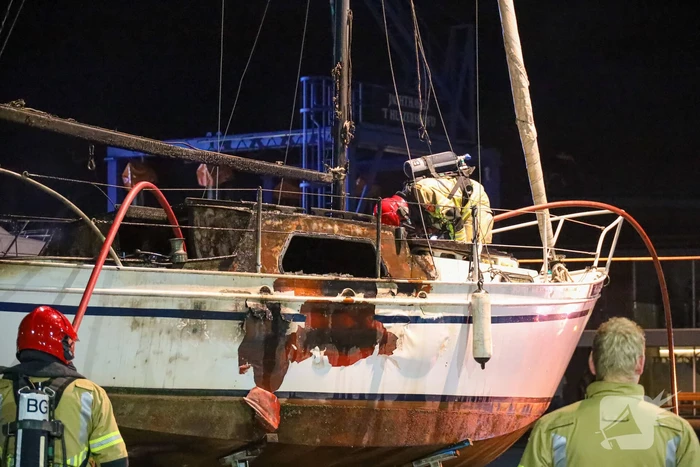 Wederom brand in boot bij jachthaven 't Huizerhoofd