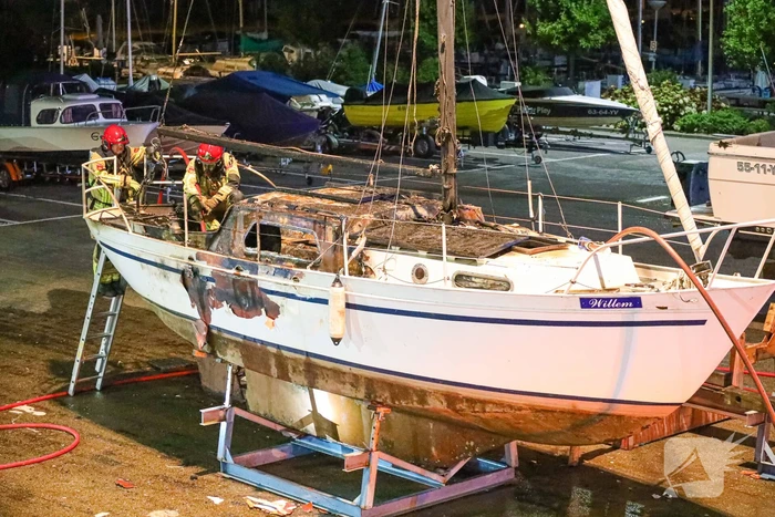 Wederom brand in boot bij jachthaven 't Huizerhoofd