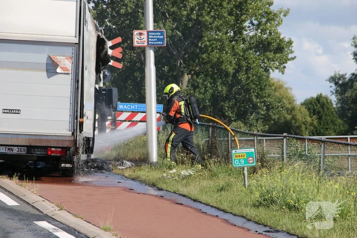 Bakwagen vanwege brand beschadigd