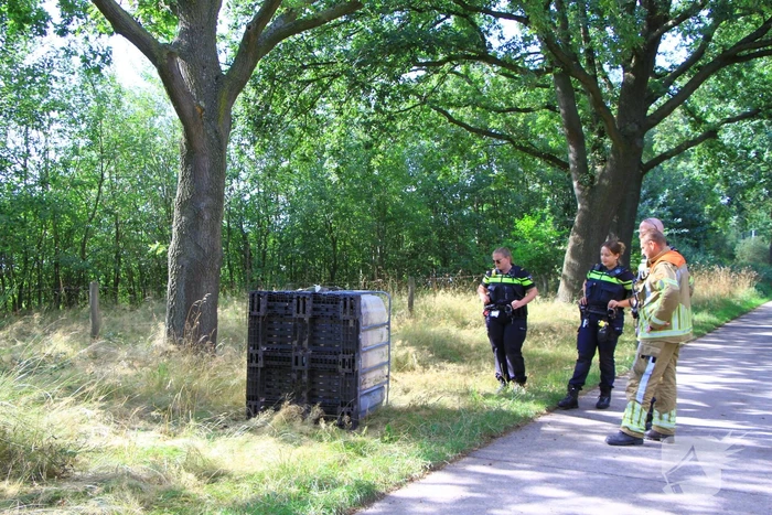 Onderzoek naar gedumpt vat met vloeistoffen