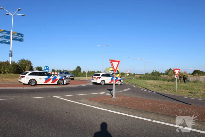 Automobilist rijdt rechtdoor de sloot in