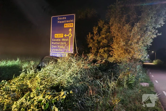Schade na aanrijding met boom en bord