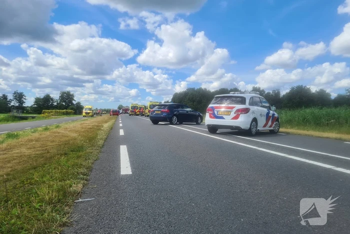 Zwaargewonde en dode na frontale aanrijding