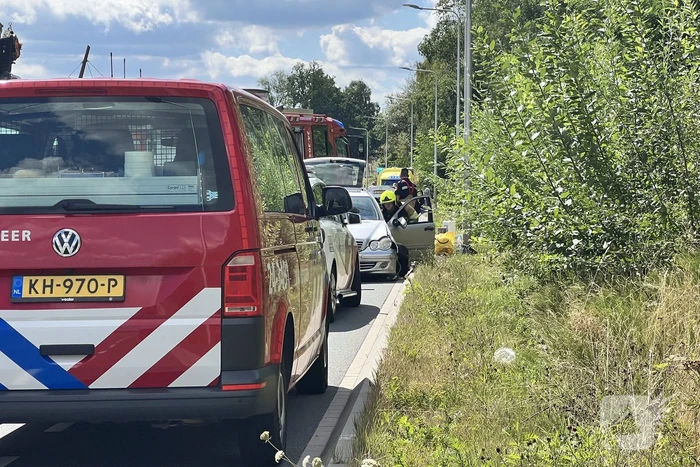Meerder personenwagens berokken bij botsing