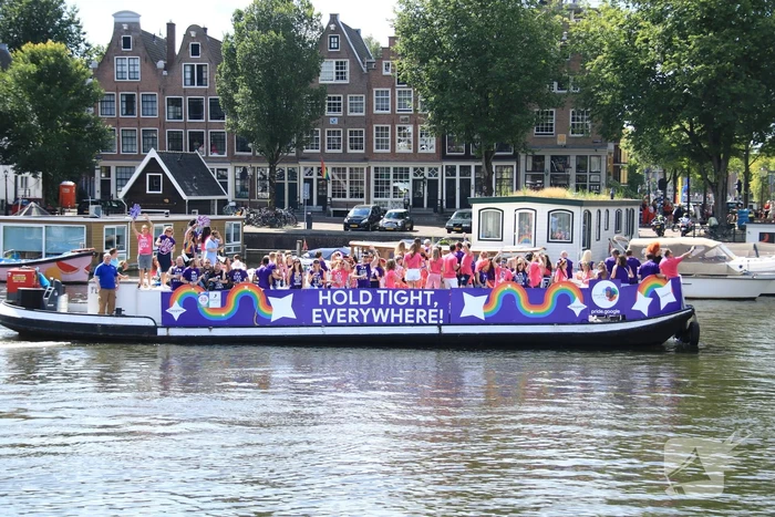 Gezellige drukte tijden Gay Pride 2022