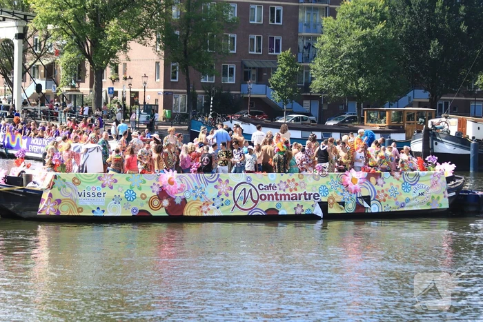 Gezellige drukte tijden Gay Pride 2022