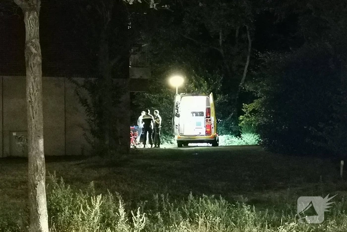Persoon gewond na val van hoogte