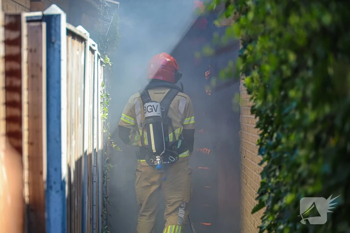 Schuur verwoest door uitslaande brand