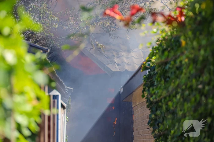 Schuur verwoest door uitslaande brand
