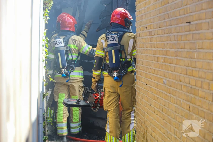 Schuur verwoest door uitslaande brand