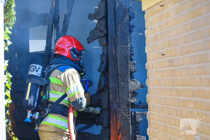 Schuur verwoest door uitslaande brand