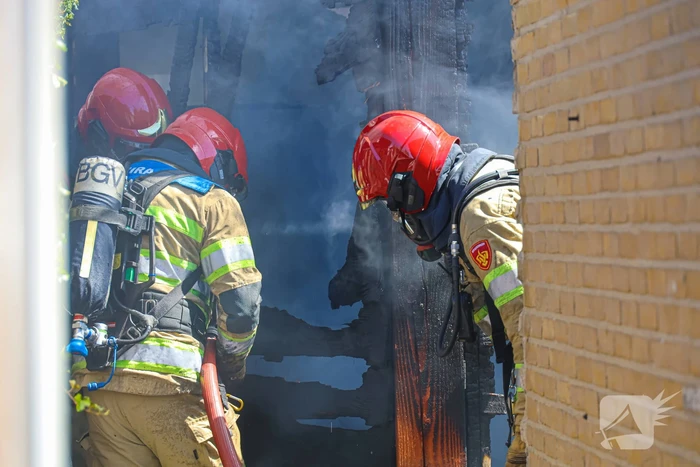Schuur verwoest door uitslaande brand