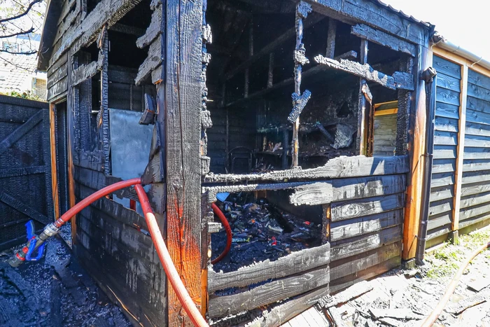 Schuur verwoest door uitslaande brand