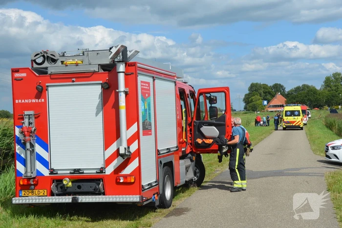 Persoon op scootmobiel belandt in sloot