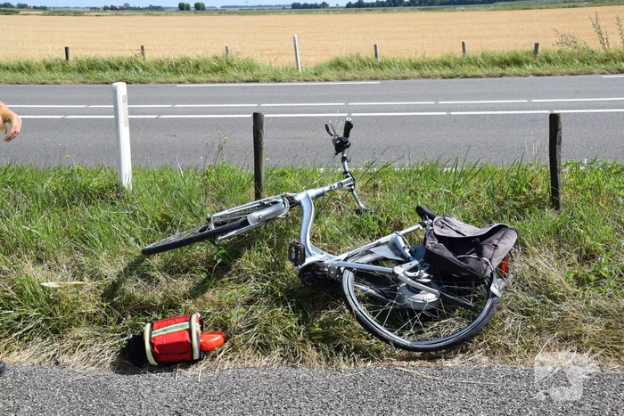 Automobilist vlucht na botsing met fietser