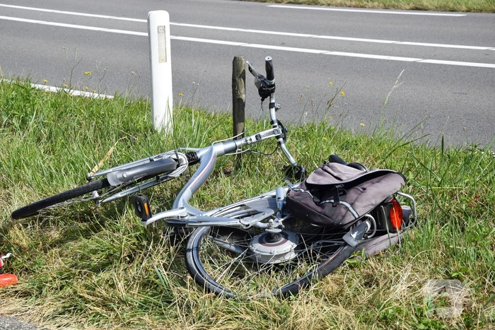 Automobilist vlucht na botsing met fietser